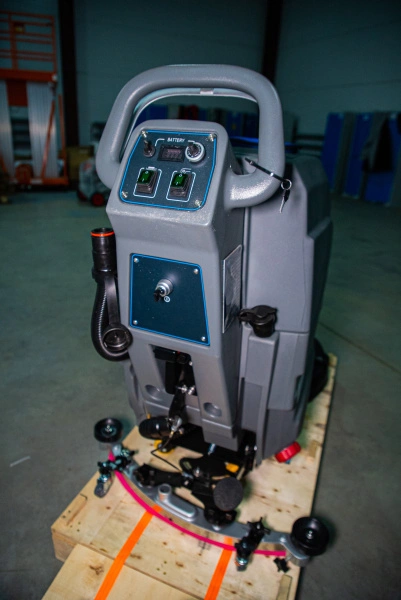 Машина поломоечная самоходная с АКБ GEL 24/100 В/Ач TOR COMPACT 60T