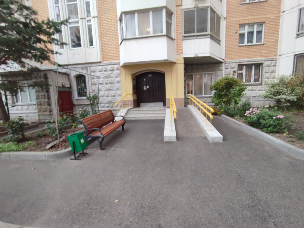 Скамейка чугунная «Голландия» с подлокотниками 1,5 м